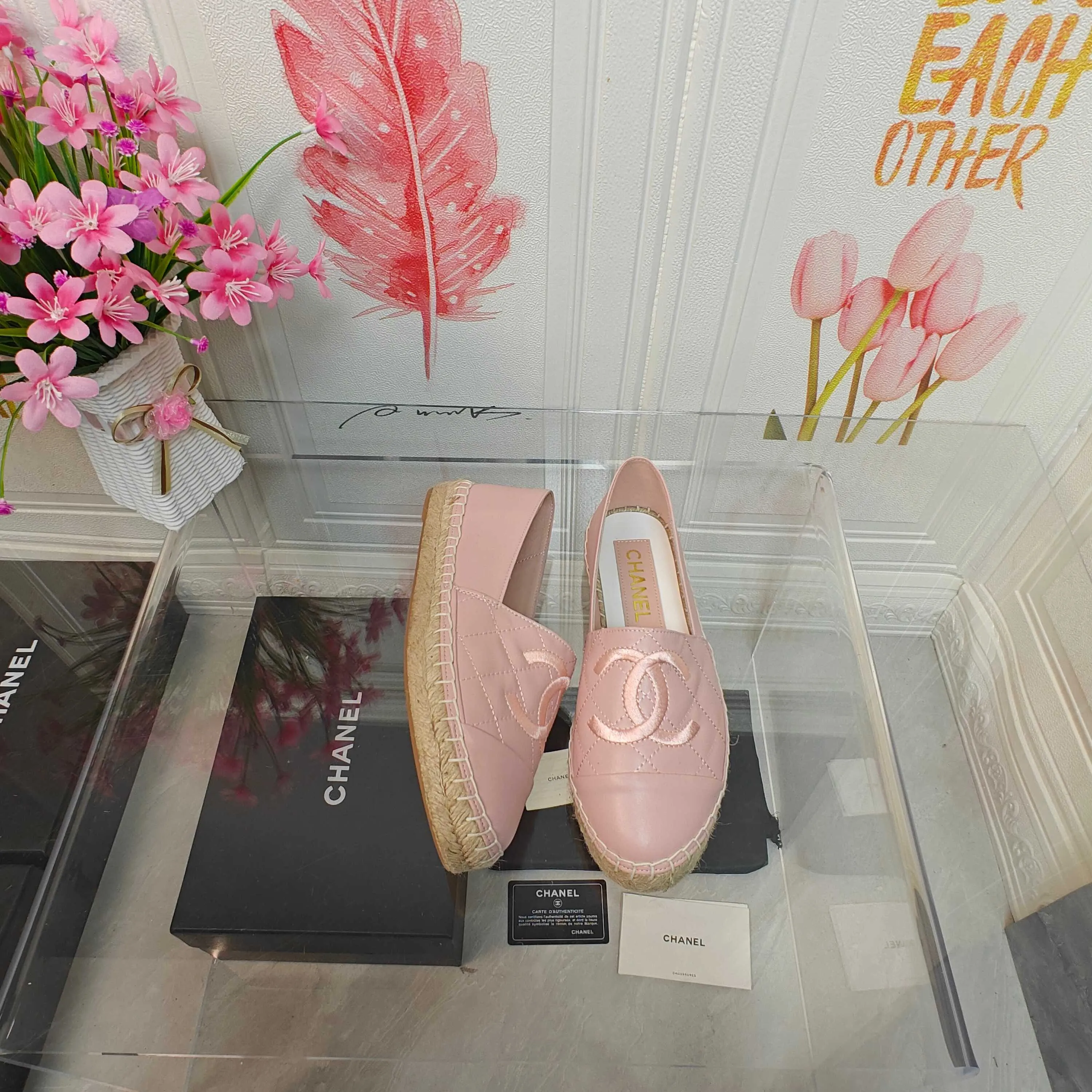 👟👟Ex-factory price 400👟👟 CHANEL 2025 early spring new fisherman shoes, top version 👏👏The inner pads are all made of original imported goatskin! Number of codes: 35 - 40 (codes 34, 41, and 42 can be customized without return or exchange) Standard codes come with a full set of packaging